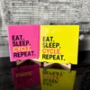 Tegeltje Eat Sleep Cycle Repeat geel roze Tegeltje Eat Sleep Cycle Repeat geel roze