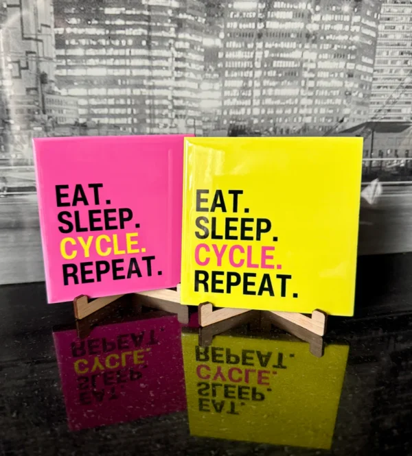 Tegeltje Eat Sleep Cycle Repeat geel roze Tegeltje Eat Sleep Cycle Repeat geel roze